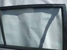 Toyota Corolla Verso E121 Vetro del finestrino della portiera posteriore 