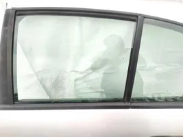 Nissan Almera N16 aizmugurējo durvju stikls 