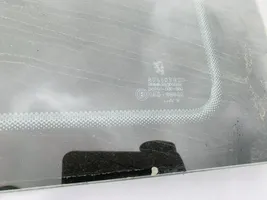 Peugeot 307 Aizmugurējais virsbūves sānu stikls 