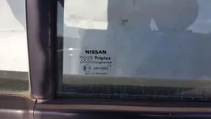 Nissan Primera Vitre de fenêtre porte arrière 