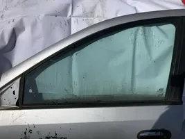 Nissan Almera Tino Etuoven ikkunalasi, neliovinen malli 