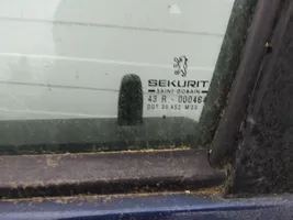 Peugeot 206 Etuoven ikkunalasi, neliovinen malli 