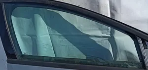 Ford Mondeo MK IV Etuoven ikkunalasi, neliovinen malli Pilka