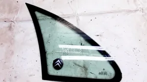 Citroen Xsara Picasso Fenêtre latérale avant / vitre triangulaire 
