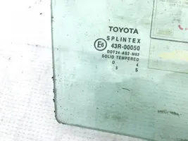 Toyota Avensis T250 Szyba drzwi przednich 