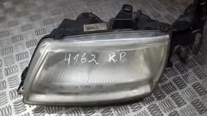 Saab 9-5 Lampa przednia 89006241