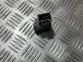 Nissan Maxima Przycisk / Przełącznik ogrzewania szyby przedniej / czołowej 