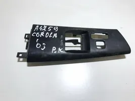 Toyota Corolla E120 E130 Moldura del interruptor de la ventana de la puerta delantera 7423202290