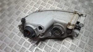 Mazda 323 Lampa przednia 11061703