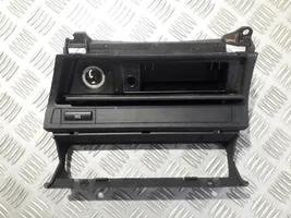 BMW 3 E46 Auton tuhkakuppi 307130500