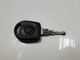 Volkswagen PASSAT B4 Užvedimo raktas (raktelis)/ kortelė 
