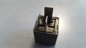 Volkswagen PASSAT B5.5 Other relay 8D0951253