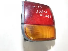 Mitsubishi Space Runner Luci posteriori 