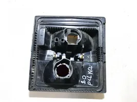 Audi 80 90 B2 Lampy tylnej klapy bagażnika 811945093