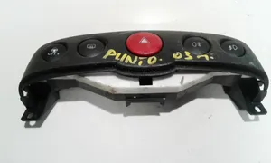 Fiat Punto (188) Przycisk świateł awaryjnych A223