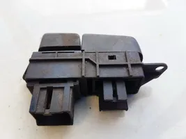 Mitsubishi Carisma Przycisk / Przełącznik ogrzewania szyby przedniej / czołowej 