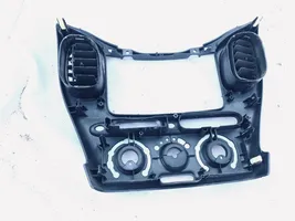 Toyota Yaris Verso Dysze / Kratki środkowego nawiewu deski rozdzielczej 591387014