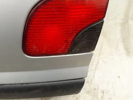 Peugeot 406 Galinis žibintas dangtyje 