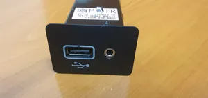 Nissan Qashqai Connettore plug in USB 031213522b