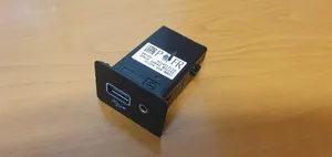 Nissan Qashqai Connettore plug in USB 031213522b