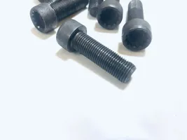 Volkswagen Touareg I Nuts/bolts 