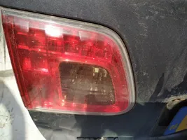 Toyota Avensis T270 Lampy tylnej klapy bagażnika 