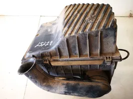 Volkswagen PASSAT B4 Air filter box 191129620