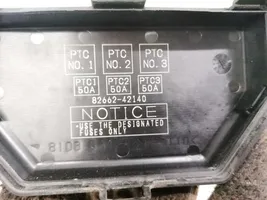 Toyota RAV 4 (XA20) Pokrywa skrzynki bezpieczników 8266242140