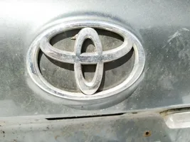 Toyota Corolla E120 E130 Mostrina con logo/emblema della casa automobilistica 
