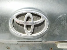 Toyota Corolla E120 E130 Mostrina con logo/emblema della casa automobilistica 