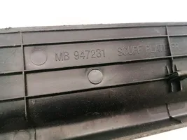 Mitsubishi Lancer Etuoven kynnyksen suojalista MB947231