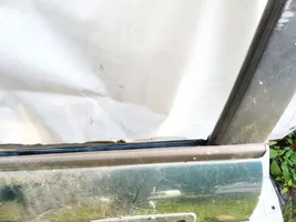 Mitsubishi Colt Listón embellecedor de la ventana de la puerta delantera 
