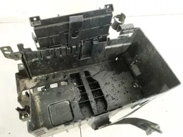 Opel Astra J Support boîte de batterie 13354420