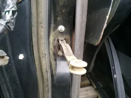 Opel Monterey Ogranicznik drzwi tylnych 