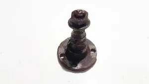 Volkswagen Jetta II Stub axle 