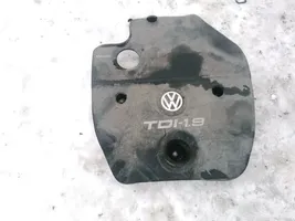 Volkswagen Bora Couvercle cache moteur 038103925