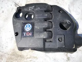 Volkswagen Golf IV Variklio dangtis (apdaila) 038103925l