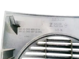 Renault Clio II Maskownica głośnika bocznego deski rozdzielczej 8200083858