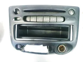 Toyota Yaris Verso Panel / Radioodtwarzacz CD/DVD/GPS 8612052030