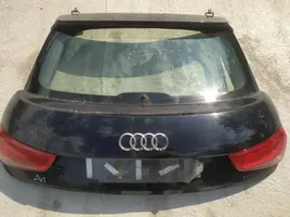 Audi A1 Takaluukun/tavaratilan kansi JUODOS