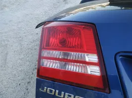 Dodge Journey Lampy tylnej klapy bagażnika 