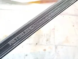 Toyota Avensis T250 Rivestimento modanatura del vetro della portiera anteriore 