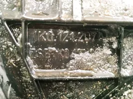 Volkswagen PASSAT B6 Jäähdyttimen jäähdytinpuhaltimen suojus 1k0121207a