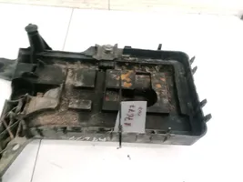 Volkswagen Touran I Vassoio scatola della batteria 1K0915333