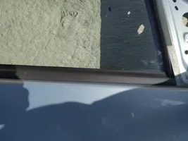 Toyota Aygo AB10 Listón embellecedor de la ventana de la puerta delantera 