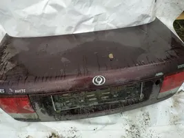 Mazda 626 Portellone posteriore/bagagliaio raudonas