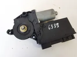 Volkswagen Touareg I Moteur de lève-vitre de porte avant 0130821821765