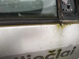 Toyota Corolla E120 E130 Listón embellecedor de la ventana de la puerta delantera 
