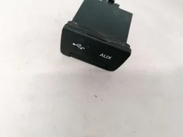KIA Ceed Gniazdo / Złącze USB 