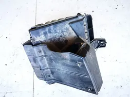 Volkswagen PASSAT B5 Air filter box 